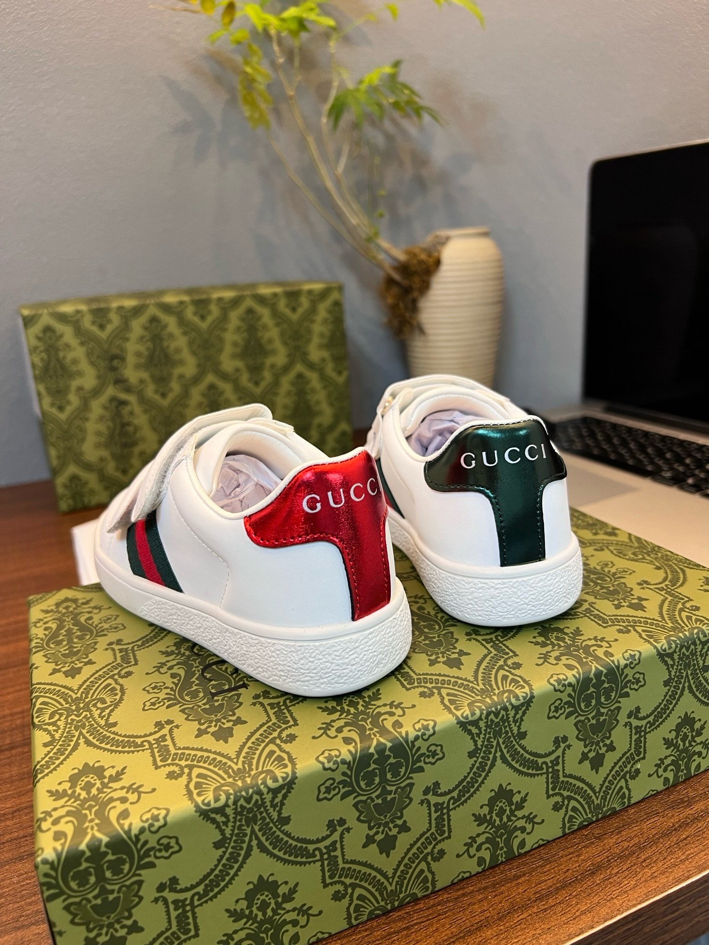 Children's shoes child
